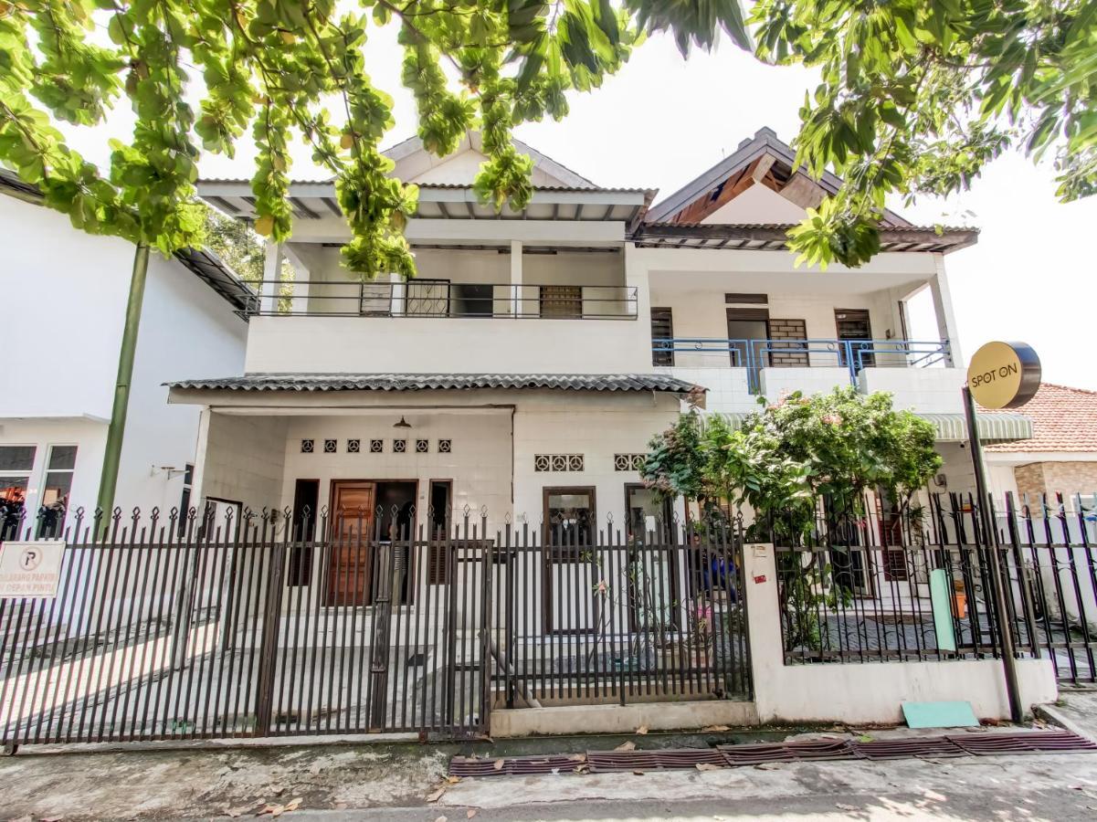 Oyo Life 91374 Asia Stay Semarang Syariah Ngoại thất bức ảnh