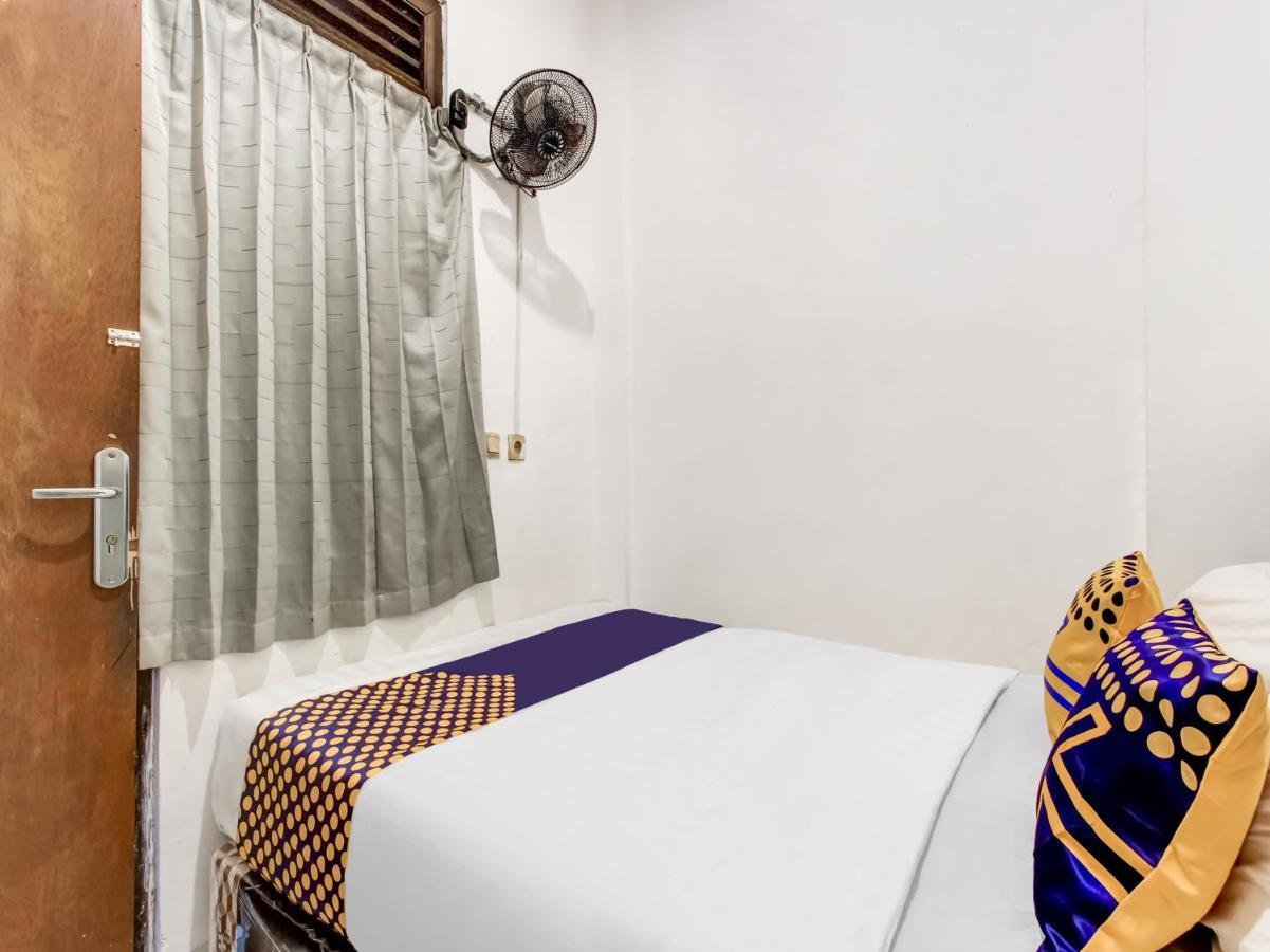 Oyo Life 91374 Asia Stay Semarang Syariah Ngoại thất bức ảnh